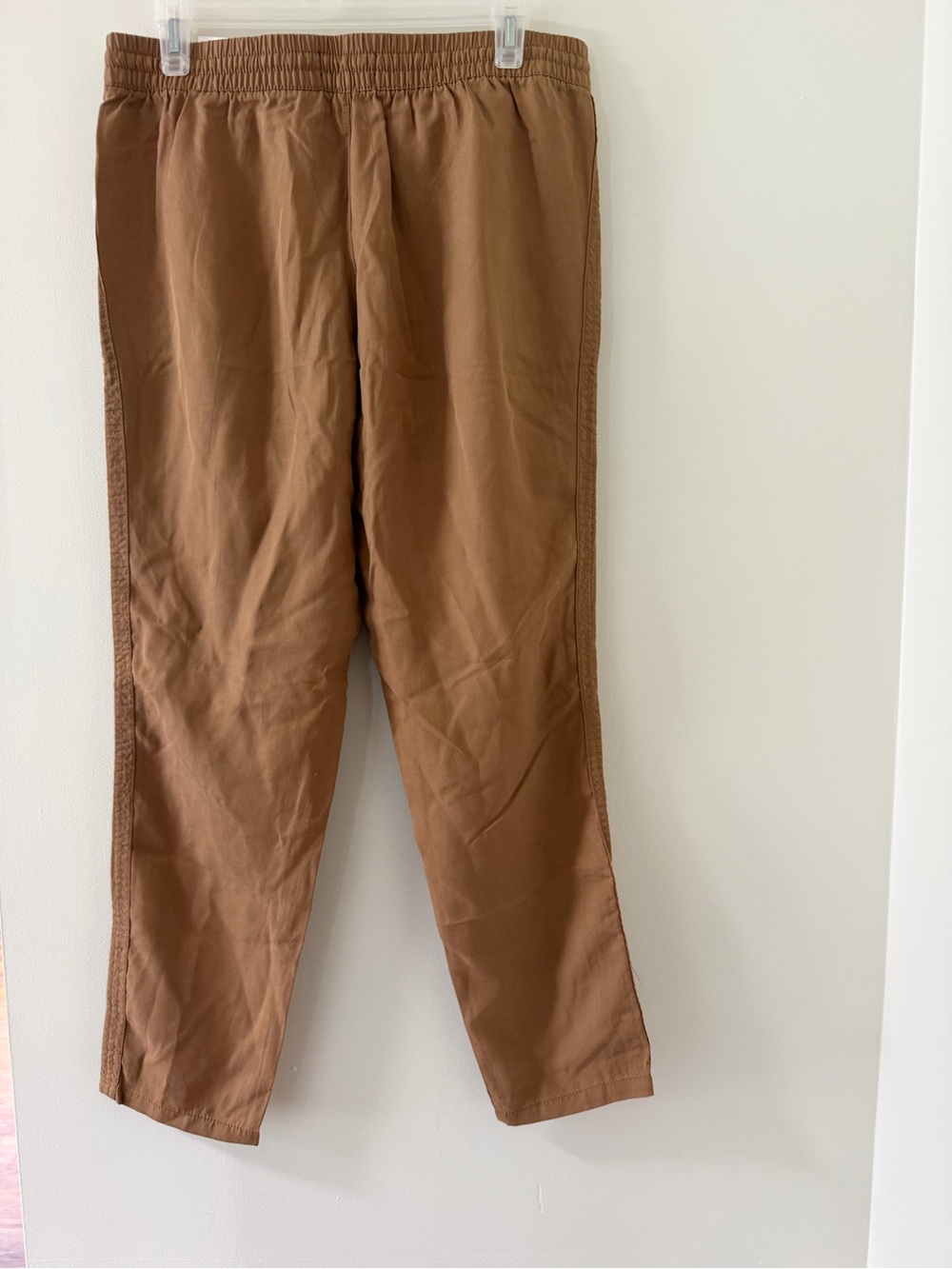 Banana Republic Men's Brown Drawstring Chinos - Picture 5 of 6